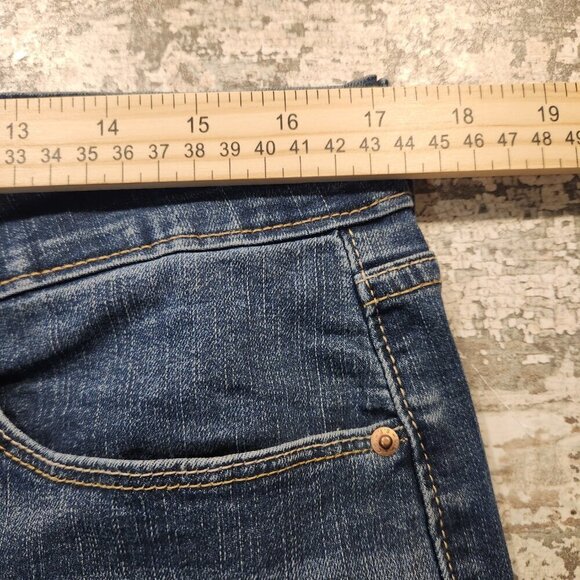 Signature Gold by Levi Strauss Mid Rise Capri. Size 14 waist 32 - Picture 7 of 9